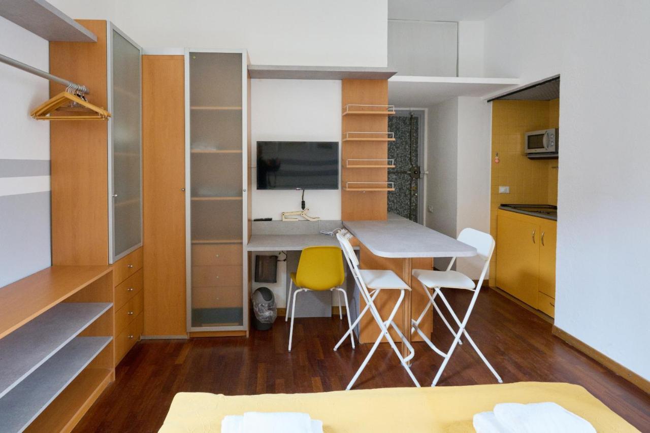Artist Nadia's apartment in Porta Vercellina Milano Esterno foto