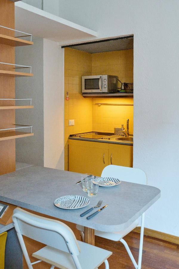 Artist Nadia's apartment in Porta Vercellina Milano Esterno foto