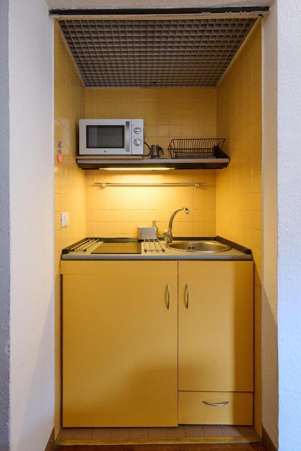 Artist Nadia's apartment in Porta Vercellina Milano Esterno foto